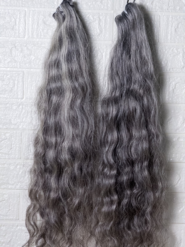 Bougietto Bundles Raw wavy Indian hair in elegant grey with beautiful natural curls