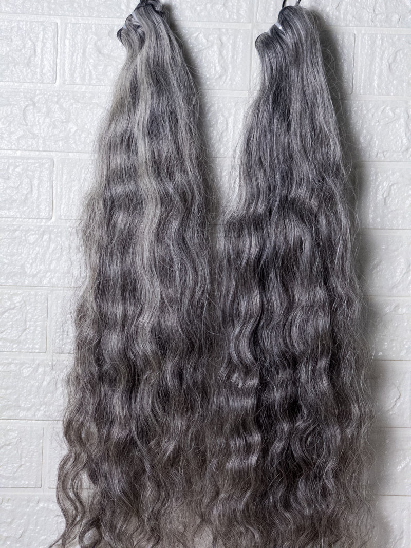 Bougietto Bundles Raw wavy Indian hair in elegant grey with beautiful natural curls